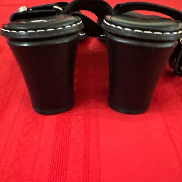 Donald J. Pliner Black Strappy Heels w/ White Trim & Silver Hardware Size 8 - Picture 5 of 11